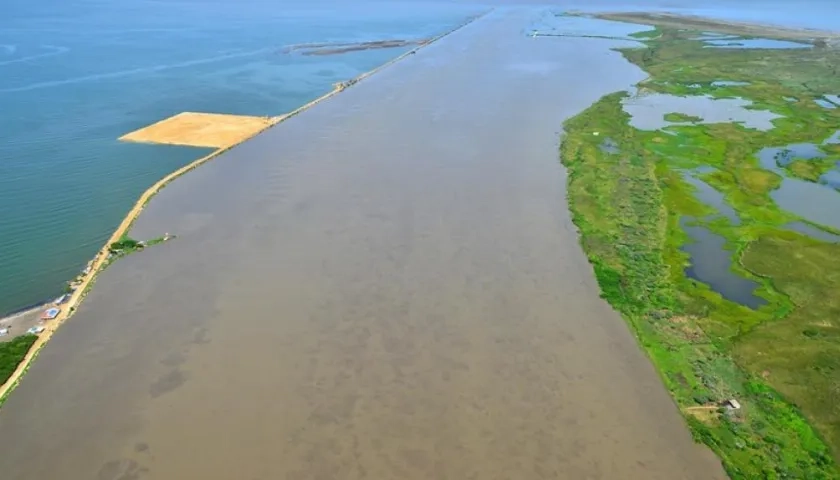 Con el dragado mejoran las condiciones de profundidad en el canal de acceso.