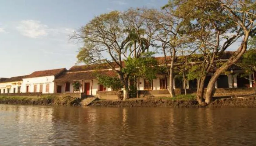 La zona ribereña registra un alto deterioro ambiental.