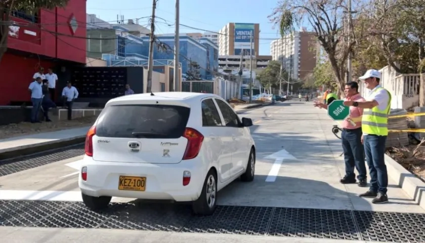 Los secretarios de Infraestructura y Tránsito en la apertura de la vía.