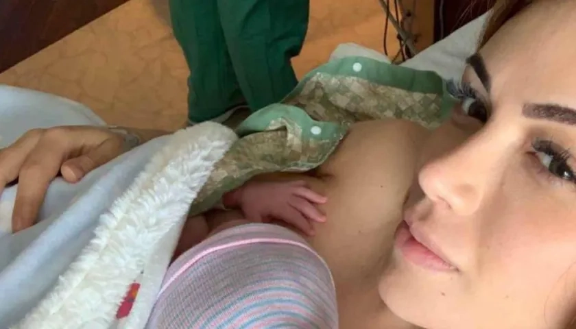 Sara Uribe con el pequeño Jacobo.