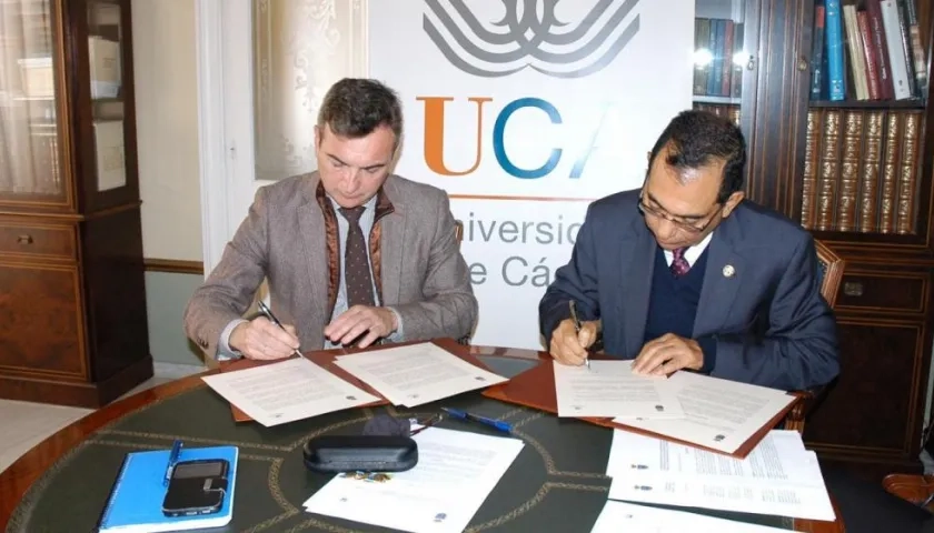 Eduardo González Mazo, Rector U. de Cádiz, y José Consuegra Bolívar, Rector de Unisimón.