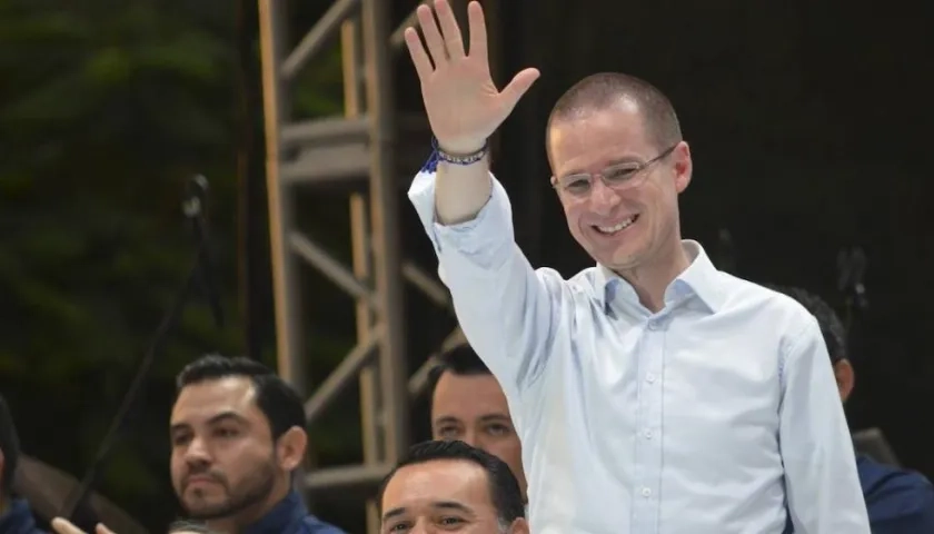 Excandidato presidencial Ricardo Anaya asociado al término "whitexicans" en redes.