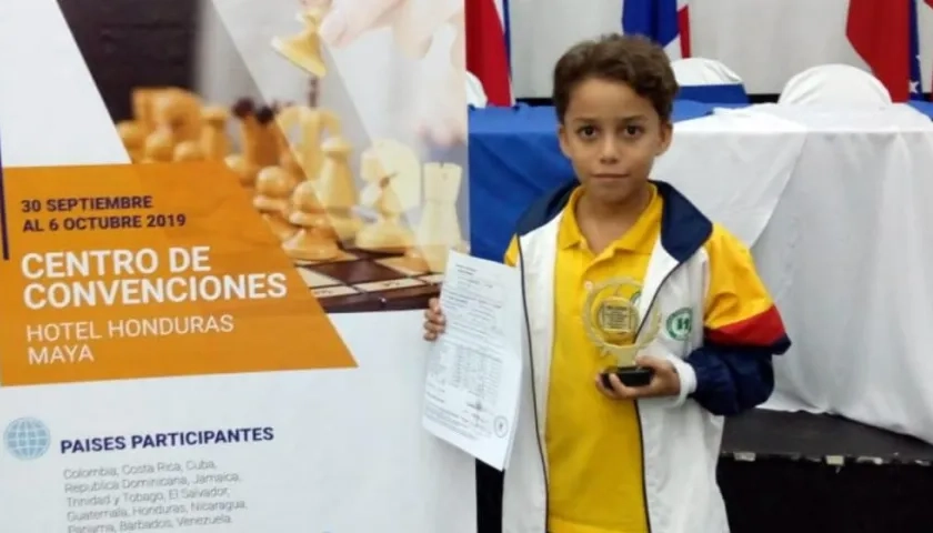 Orlando David Borré Meza, ganador del Festival Centroamericano de Ajedrez de la Juventud y del Caribe en la ciudad de Tegucigalpa.