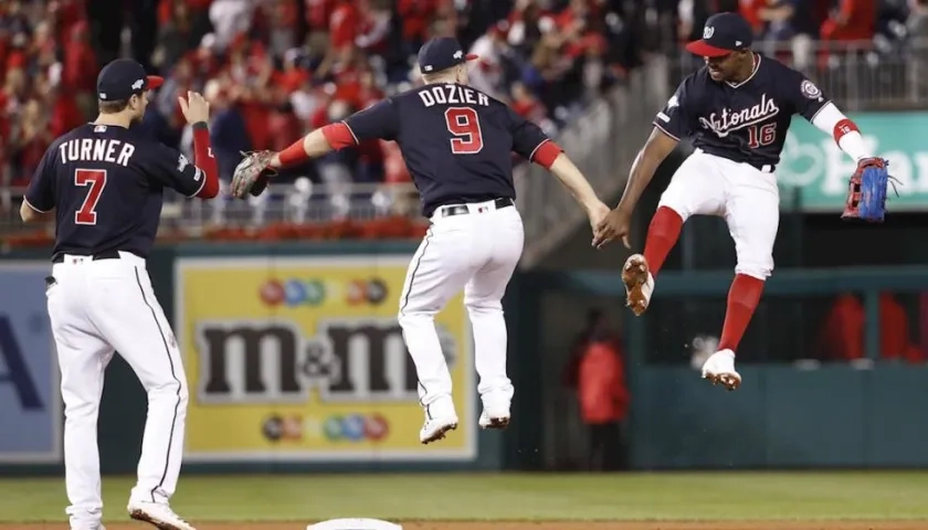Celebración de los peloteros de Los Nacionales.