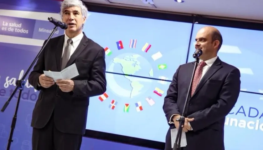 Ministro y Viceministro de Salud en el lanzamiento de la Tarjeta Única de Vacunación.