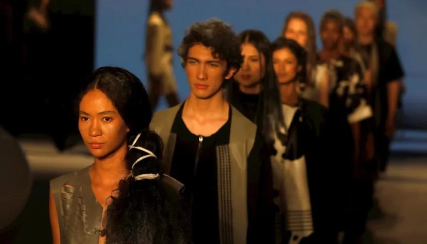 Modelos presentan creación de la diseñadora Andrea Landa.