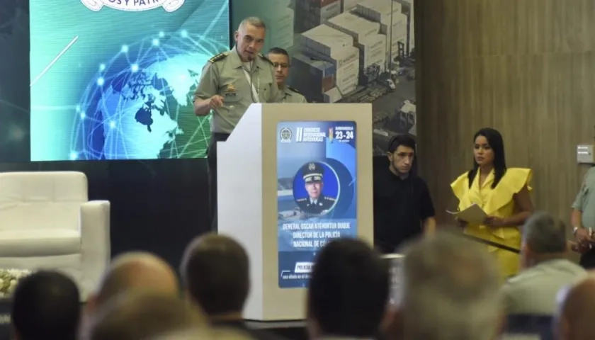 El general Óscar Atehortúa, Director Nacional de la Policía.