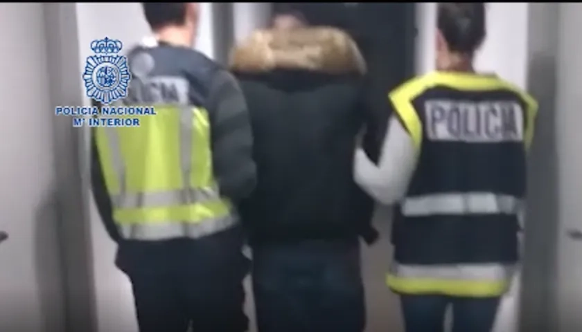 Estaba en España con una identidad falsa.