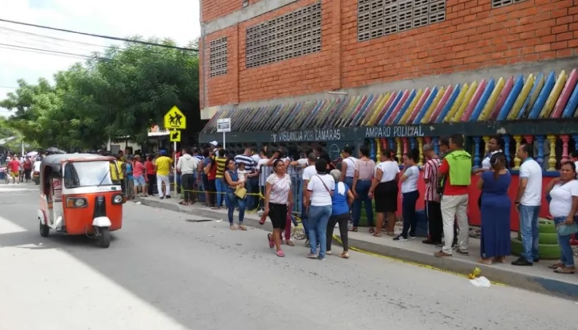 Puesto de votación en Villa Katanga.