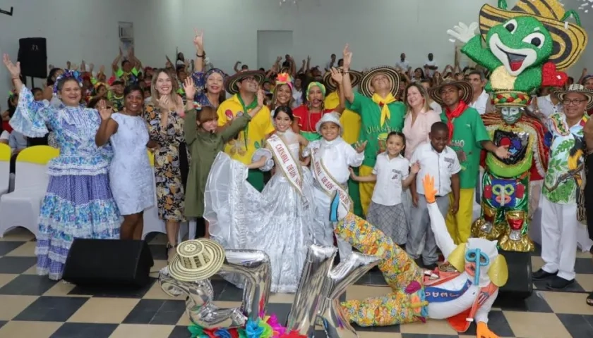 Reyes del Carnaval de los Niños en la Escuela Normal La Hacienda.