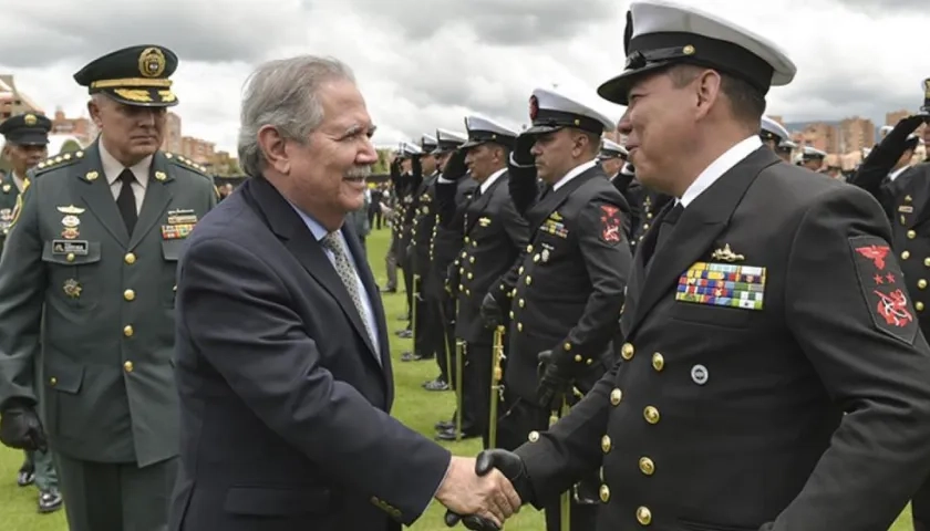 Junta asesora de generales, presidida por el Ministro de Defensa, seleccionó a los 29 oficiales.