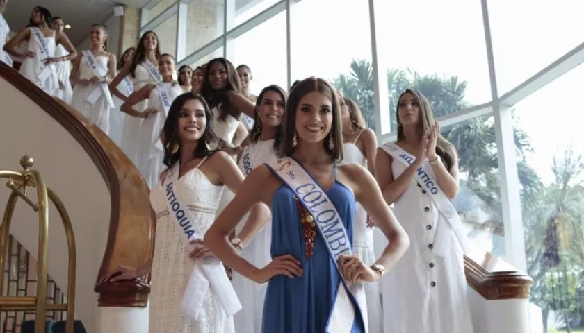 La señorita Colombia Gabriela Tafur junto a las 22 candidatas de esta edición.