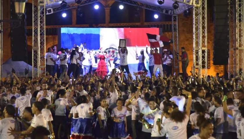 Los dominicanos orgullosos con el récord alcanzado.