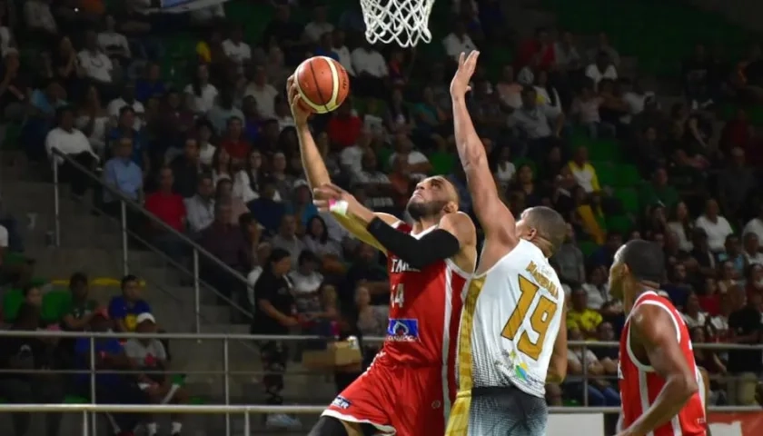 Jhon Hernández, poste de Titanes.