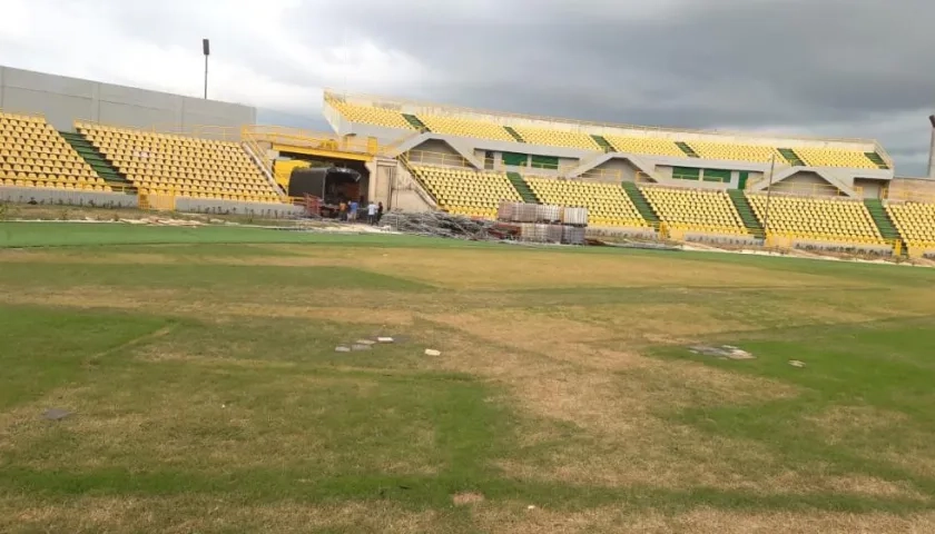 Así quedó el recién inaugurado gramado del 'Jaime Morón'.