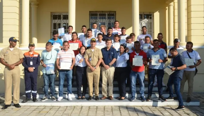 Gente de mar que participó en la capacitación de la Dimar.