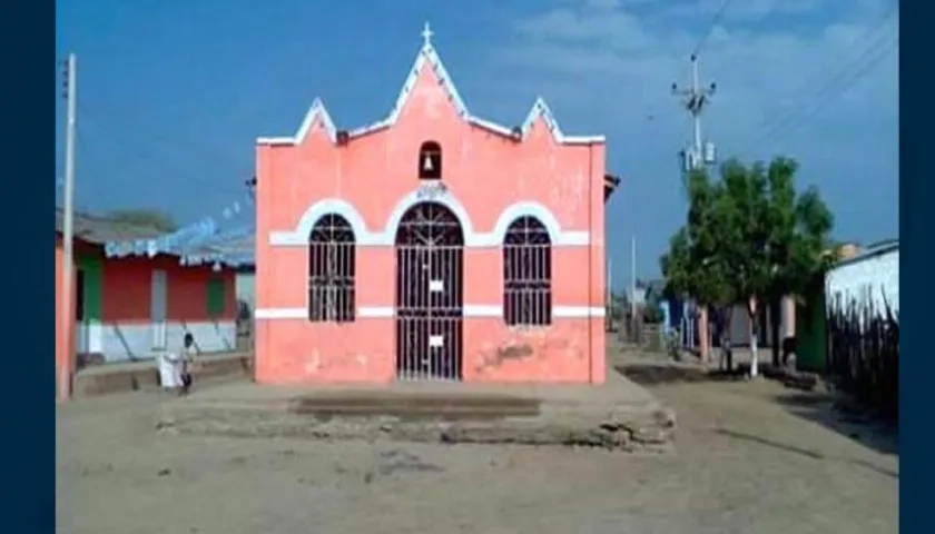 La iglesia con un entorno en completo abandono.