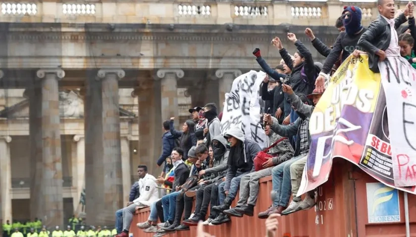 Número de marchantes refleja el descontento social, según AI.