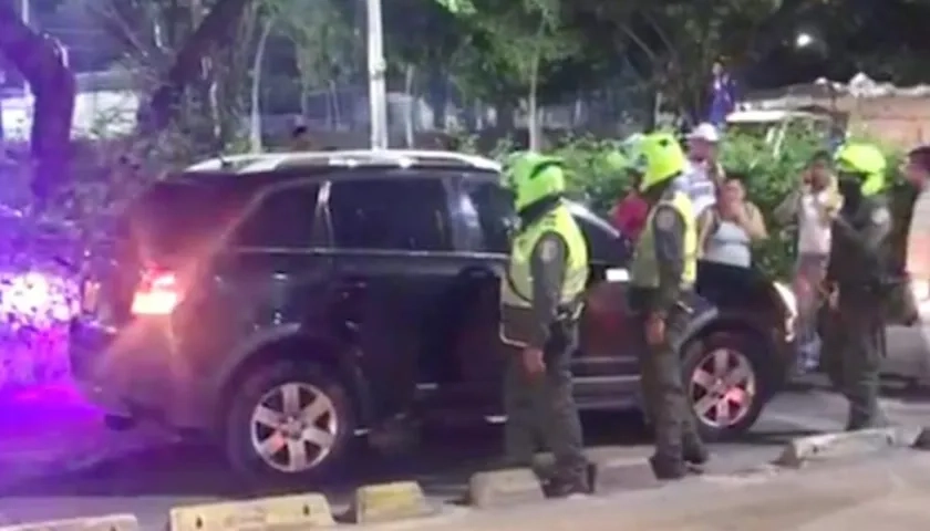 Así quedó el vehículo atacado en la calle Murillo.