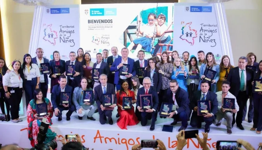 ICBF y UNICEF exalta a 25 alcaldes y 12 gobernadores