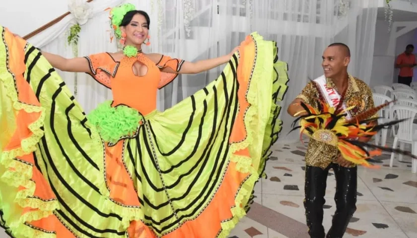 Andrea Escorcia y Estelio Oyola, Reyes del Carnaval Gay 2020.