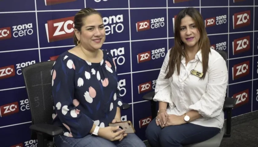 Martha Barros (coordinadora del colegio) y Marjorie Rocha (fonoaudióloga y vocera del colegio).