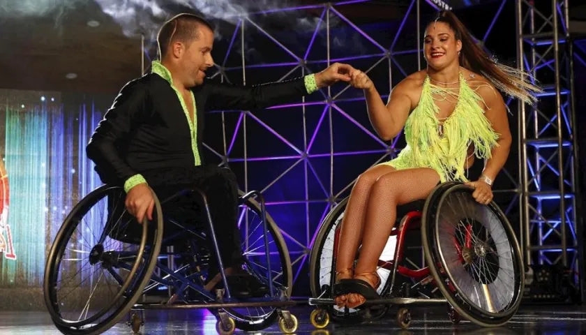 Pareja de bailarines australianos durante la competencia.
