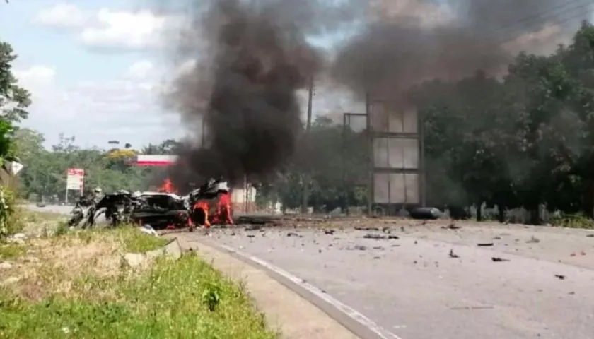 Así quedó el vehículo que explotó tras lanzar tatucos a la base militar en Cubará.