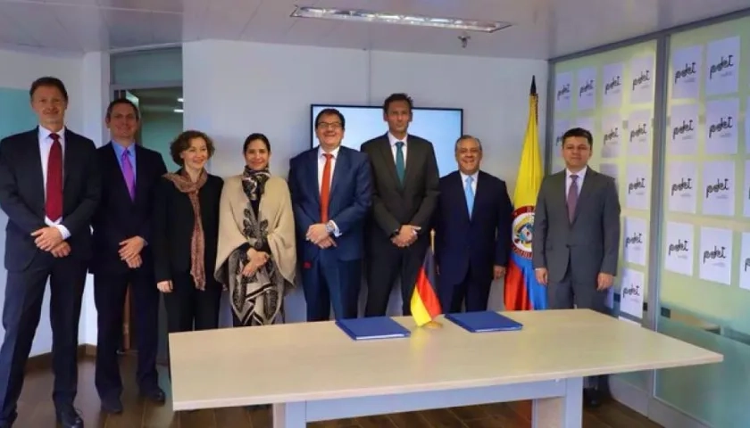 Acto de la firma de la donación.