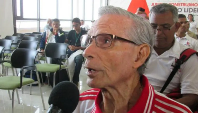 Carlos Caballero, pesista y entrenador. 