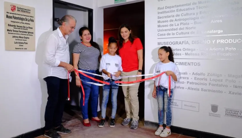 El Gobernador del Atlántico en la inauguración de lMuseo Paleontológico de la Peña Atlántico (MUPAPA).