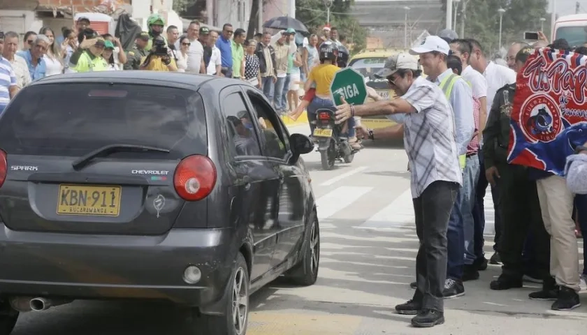 El Alcalde Alejandro Char durante la apertura de la vía.