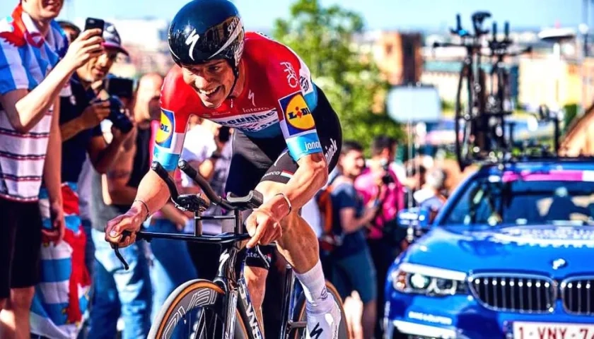Bob Jungels participando en el Giro de Italia.