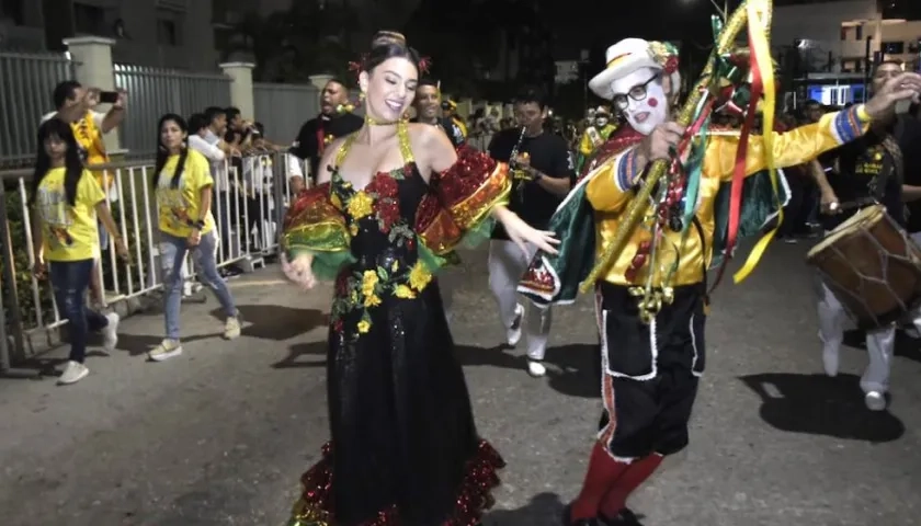La Reina Carolina y el presidente de la danza Luis Fernando Vengoechea.