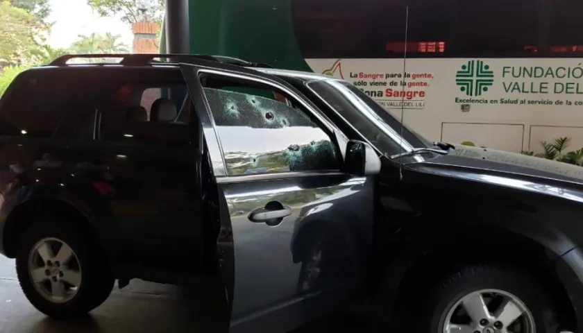 Así quedó la camioneta del funcionario. 