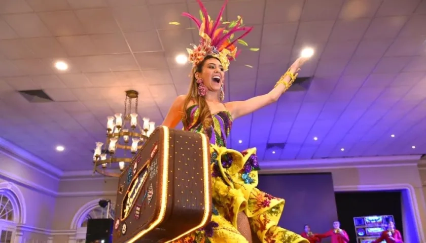 ‘Juanita, la cambambera’ vestido de la Reina del Carnaval Carolina Segebre para la Guacherna.
