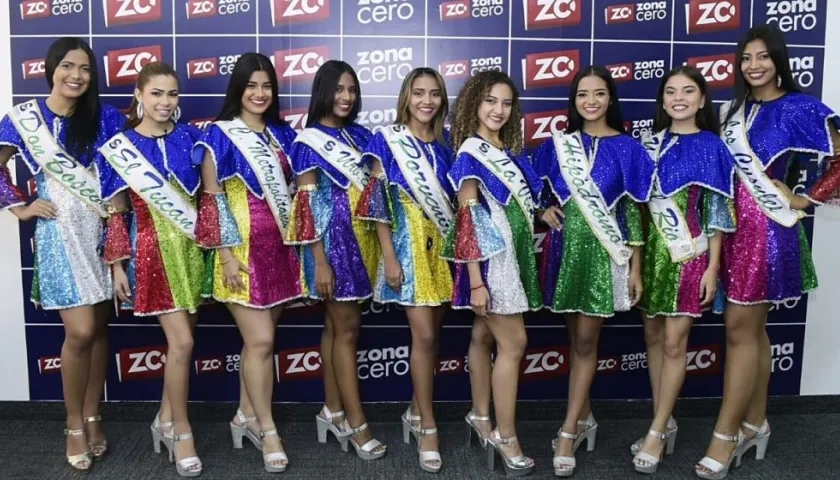 Grupo de aspirantes al Reinado Popular de Soledad.