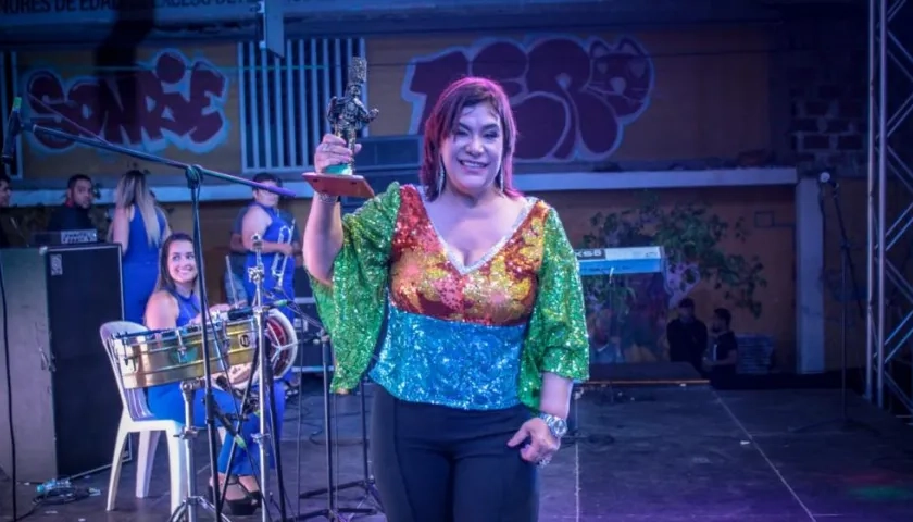 Belkis Concepción con el Congo de Oro.