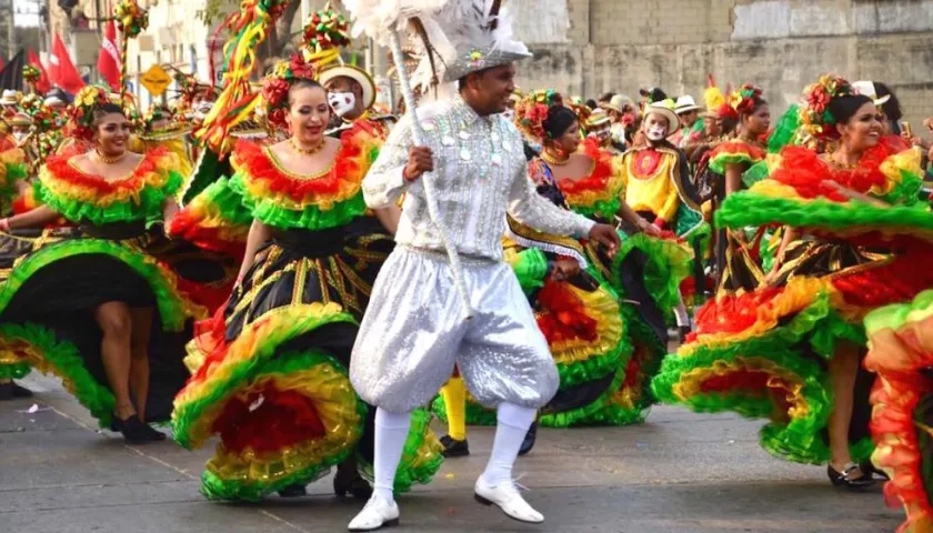 El Concejal Óscar David Galán, en pleno desfile.