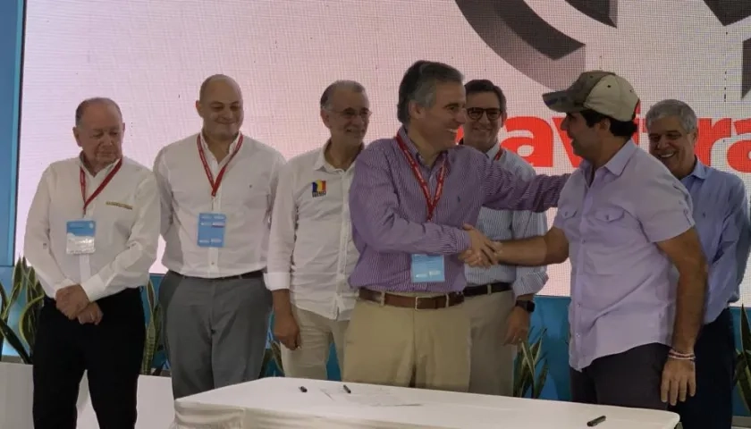 Acuerdo de movilidad sostenible fue firmado en el marco del Foro de Naturgas.