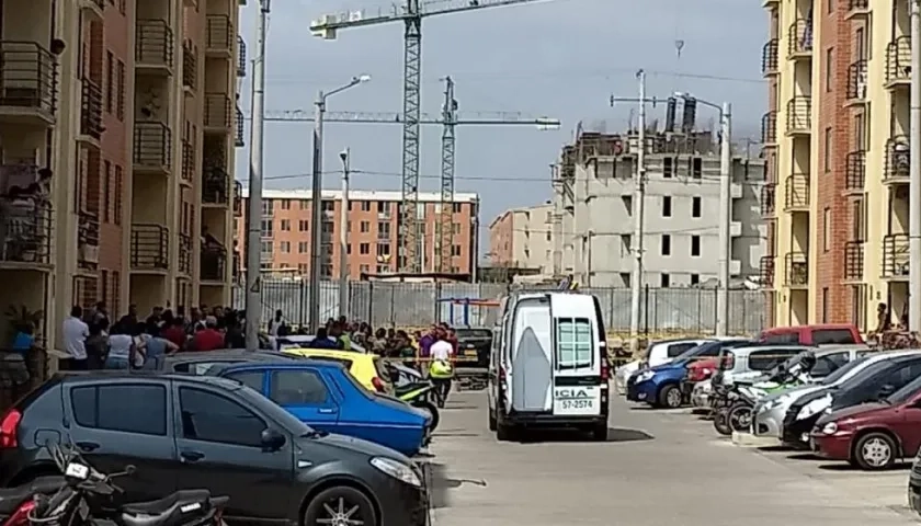 En este conjunto ocurrieron los hechos. Al fondo, durante la diligencia de levantamiento del cuerpo de Said Valencia Iriarte.