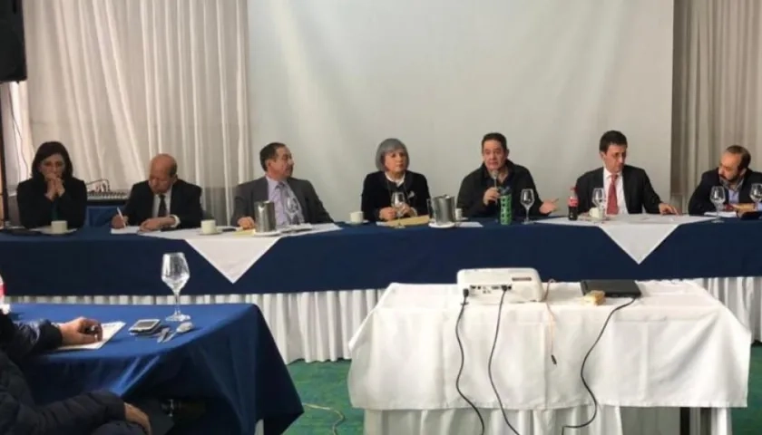 Presidenta de la Corte C., Gloria Stella Ortiz, la JEP, Patricia Linares, y el exvicepresidente Germán Vargas Lleras.