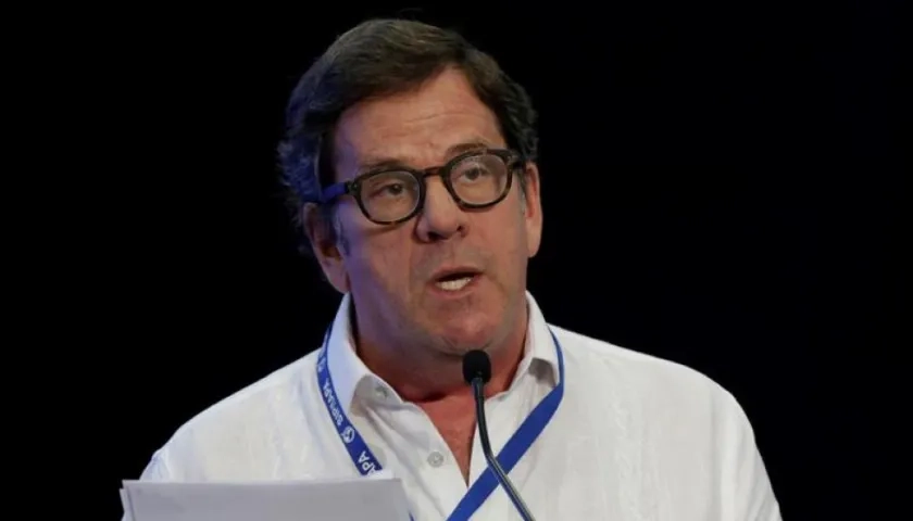 El director del periódico El Tiempo de Colombia, Roberto Pombo, habla hoy, durante su presentación del informe de la prensa en Colombia ante la asamblea de la Sociedad Interamericana de Prensa (SIP).