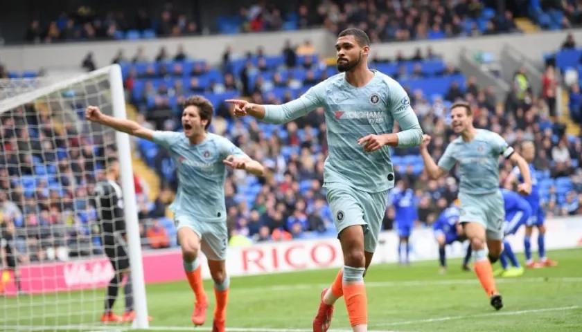  Ruben Loftus-Cheek  celebra el gol del triunfo. 