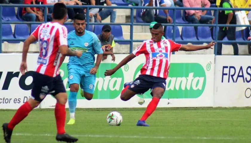Jugada de Junior ante Jaguares en el fin de semana.