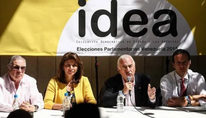 El expresidente Andrés Pastrana y la expresidenta Laura Chinchilla.