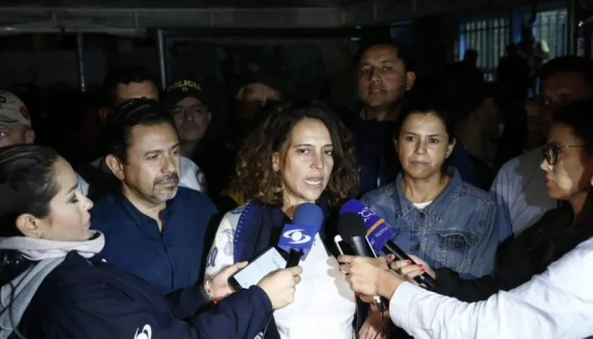 Nancy Patricia Gutiérrez, ministra del Interior, hizo el anuncio. A su lado el Alto Comisionado de Paz y la Directora de Planeación Nacional.