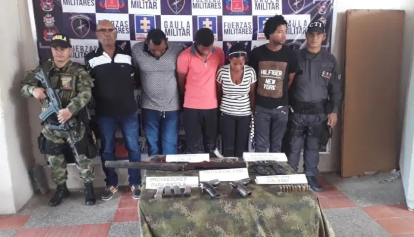 Los cincos capturados. 