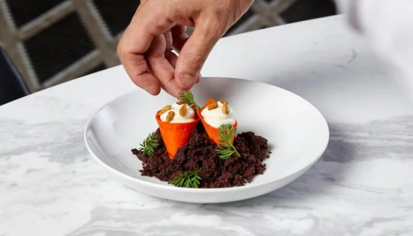 Plato de tapas del restaurante "Intersect by Lexus" de Nueva York.