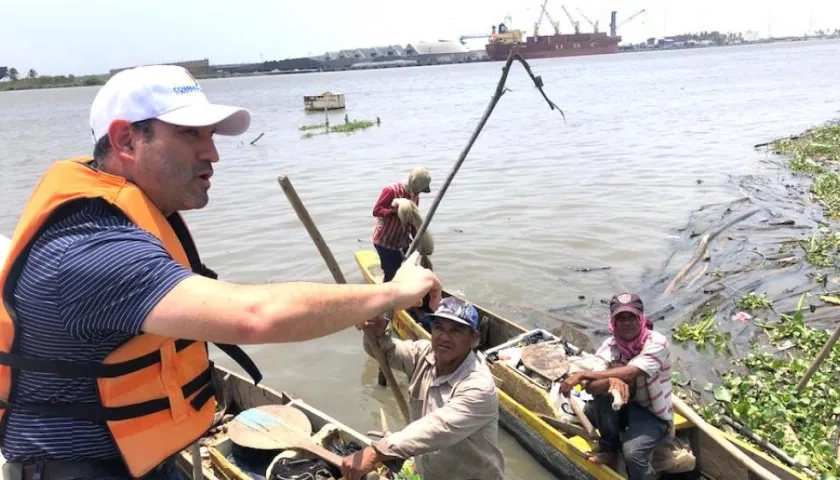El Director de Cormagdalena durante el recorrido en la Ciénaga de El Torno.